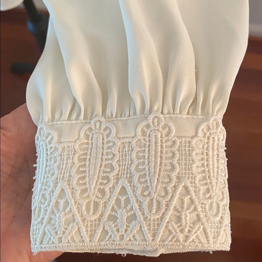 WHBM ivory lined embroidery front & cuffs small blouse - Picture 4 of 10